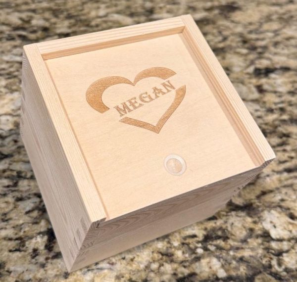 Personalized wooden heart gift box made of birch wood for Valentine's Day or Mother's Day.