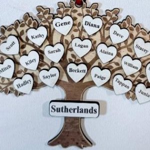 Personalized family tree ornament in 3D wood featuring engraved names on hearts and paws.